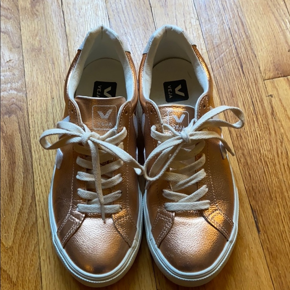 VEJA sneakers Euro size 39 (US 8)